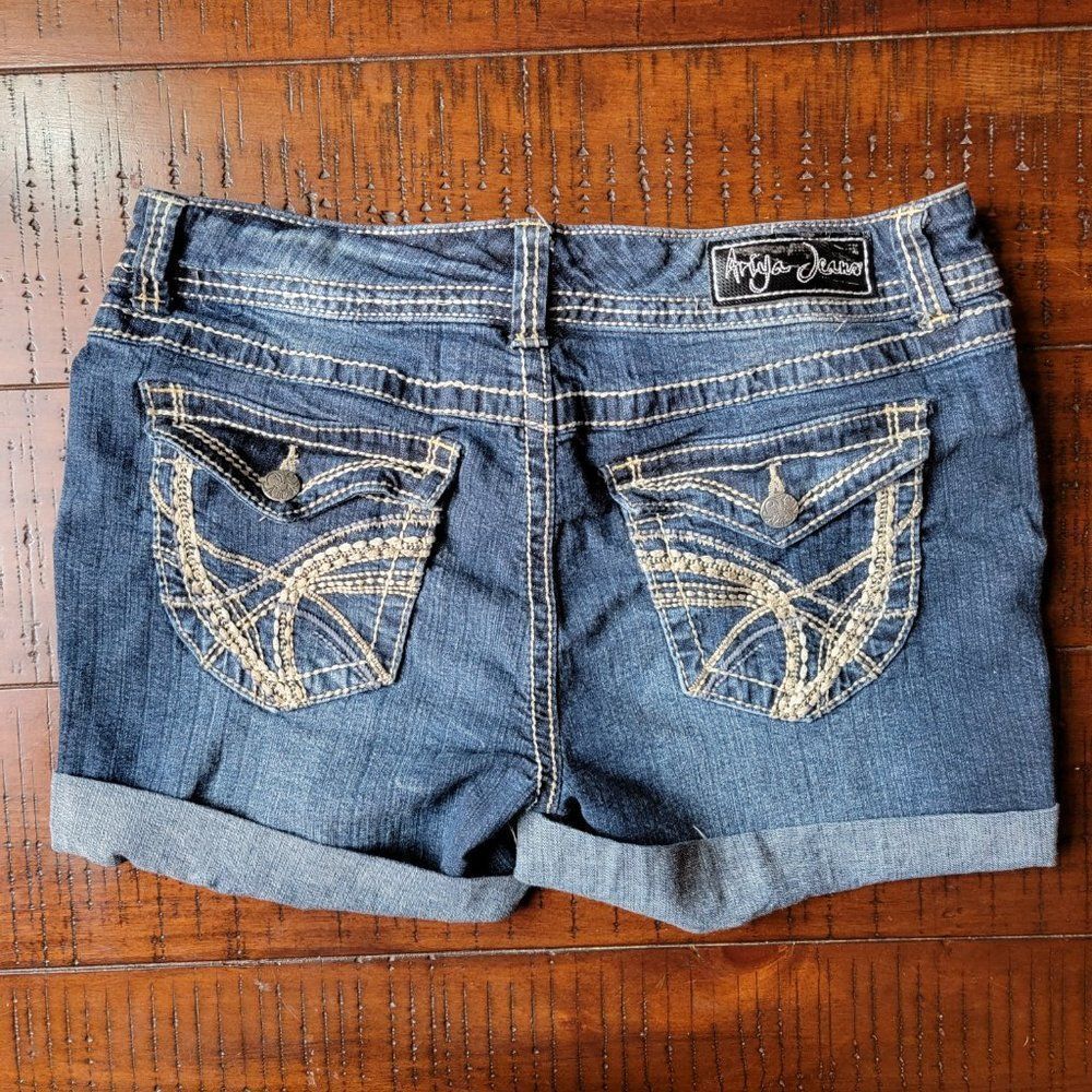 Ariya Blue Jean Shorts Size 9/10 